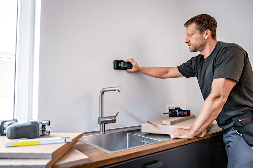 Wie Sie das richtige Ortungsgerät für Ihre Renovierungsprojekte bestellen