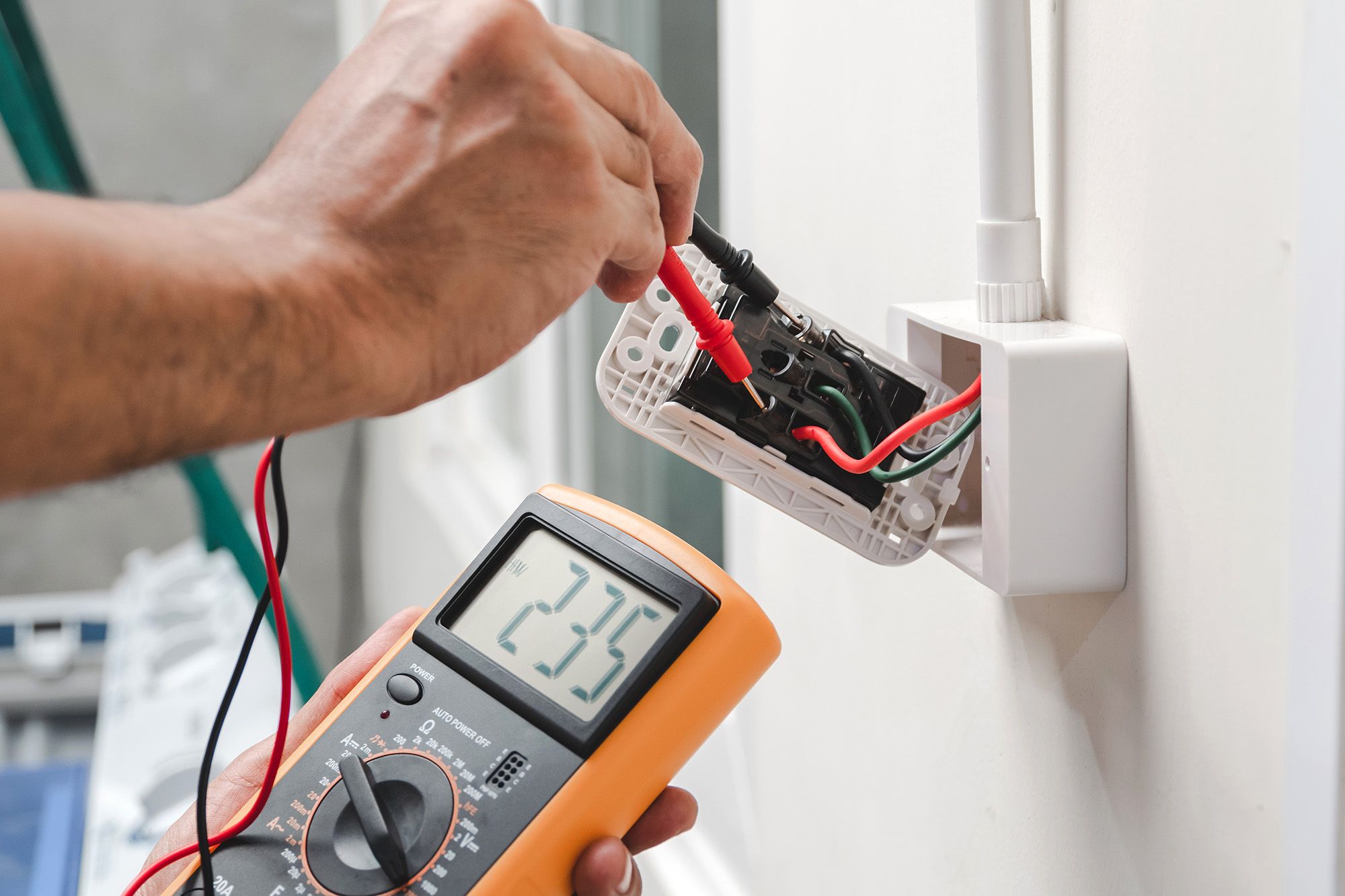 Sichere dir jetzt deinen Elektriker in der Nähe über meister-job