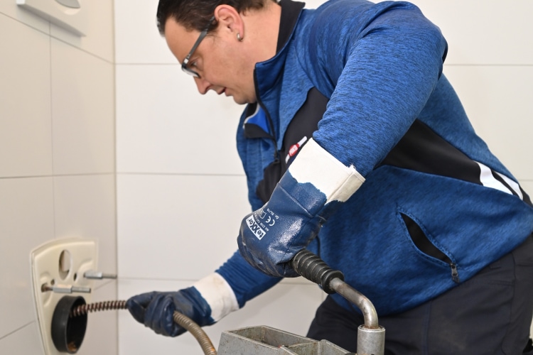 Rohrreinigung Notdienst: 24/7 Unterstützung bei Abflussproblemen
